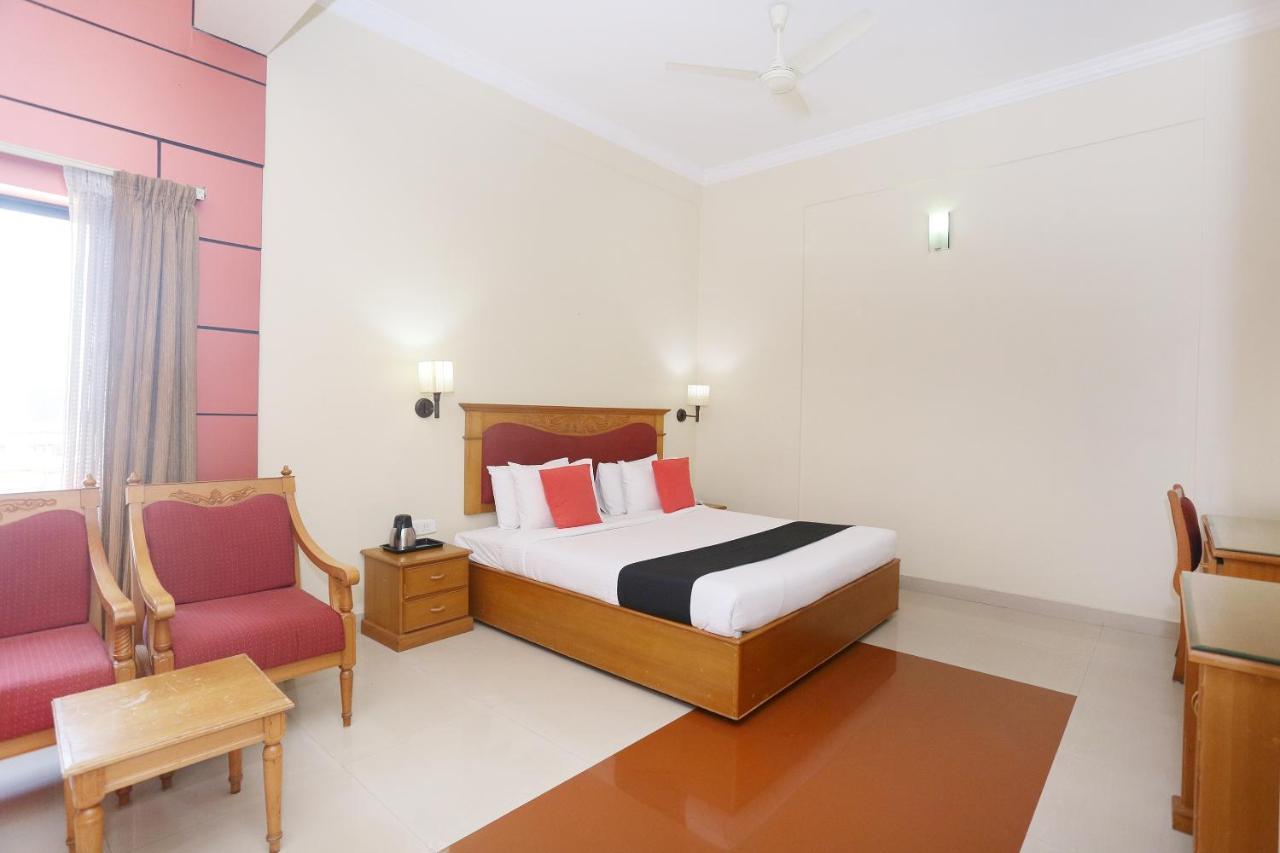 Hotel Capital O 45944 Club 7 Tiruvalla Exteriér fotografie