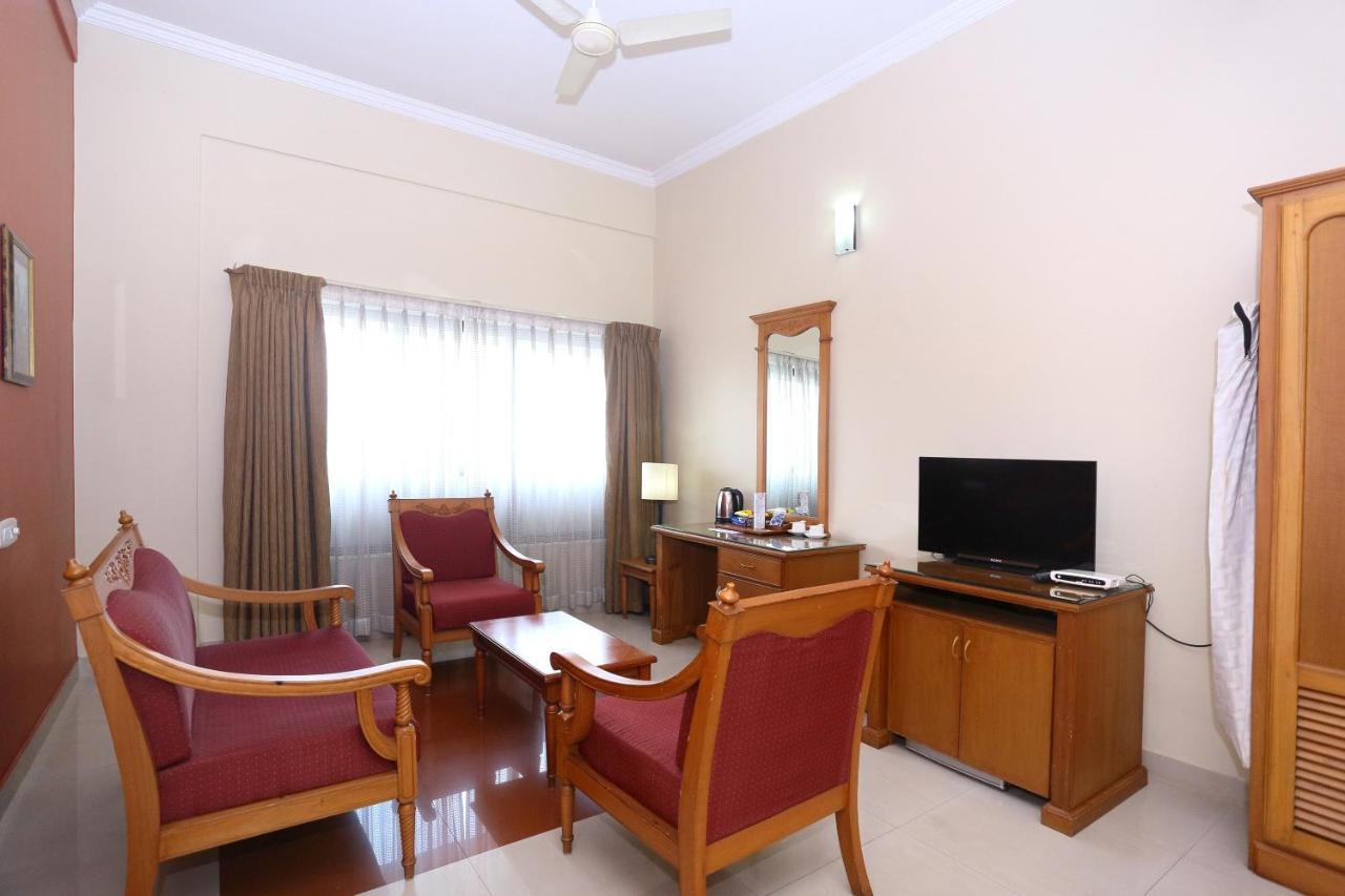 Hotel Capital O 45944 Club 7 Tiruvalla Exteriér fotografie